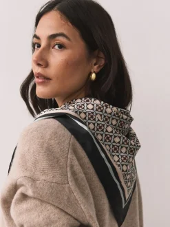 Marron imprimé géométrique - Écharpe carrée Satin