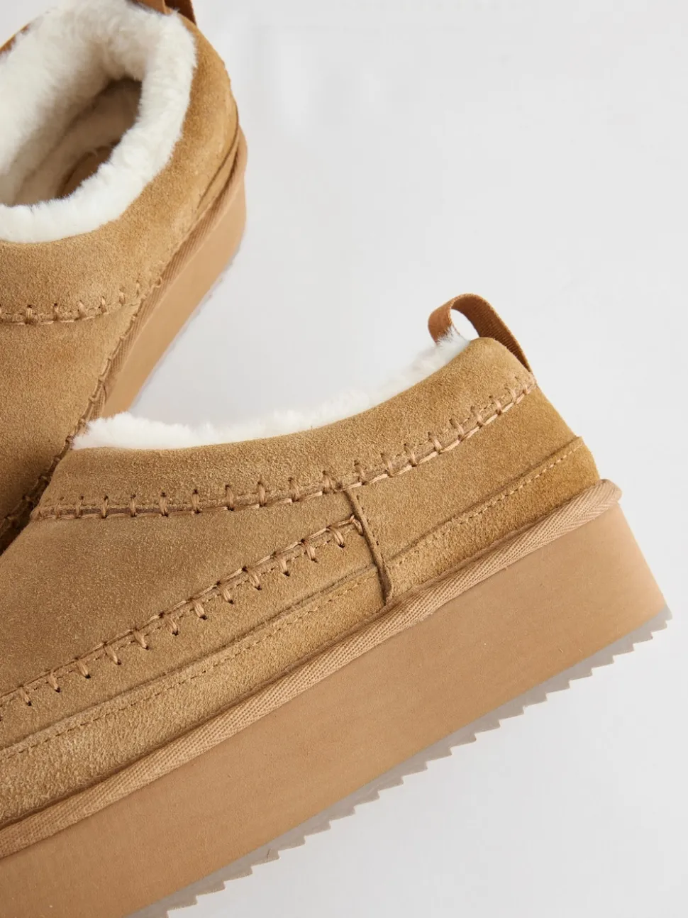 Marron noisette - Chaussures à enfiler douillettes en cuir doublées de Borg