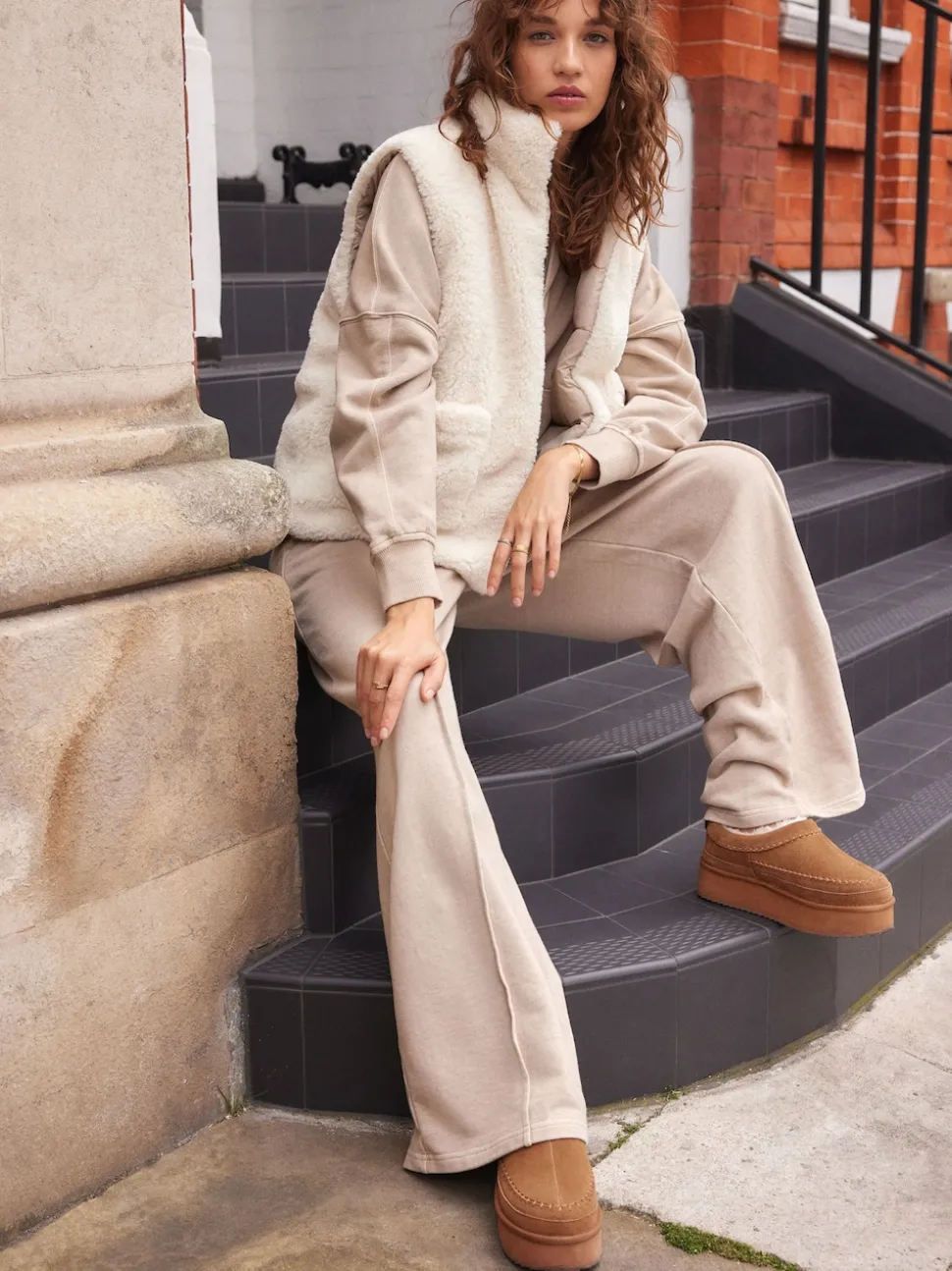 Marron noisette - Chaussures à enfiler douillettes en cuir doublées de Borg