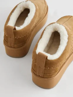 Marron noisette - Chaussures à enfiler douillettes en cuir doublées de Borg