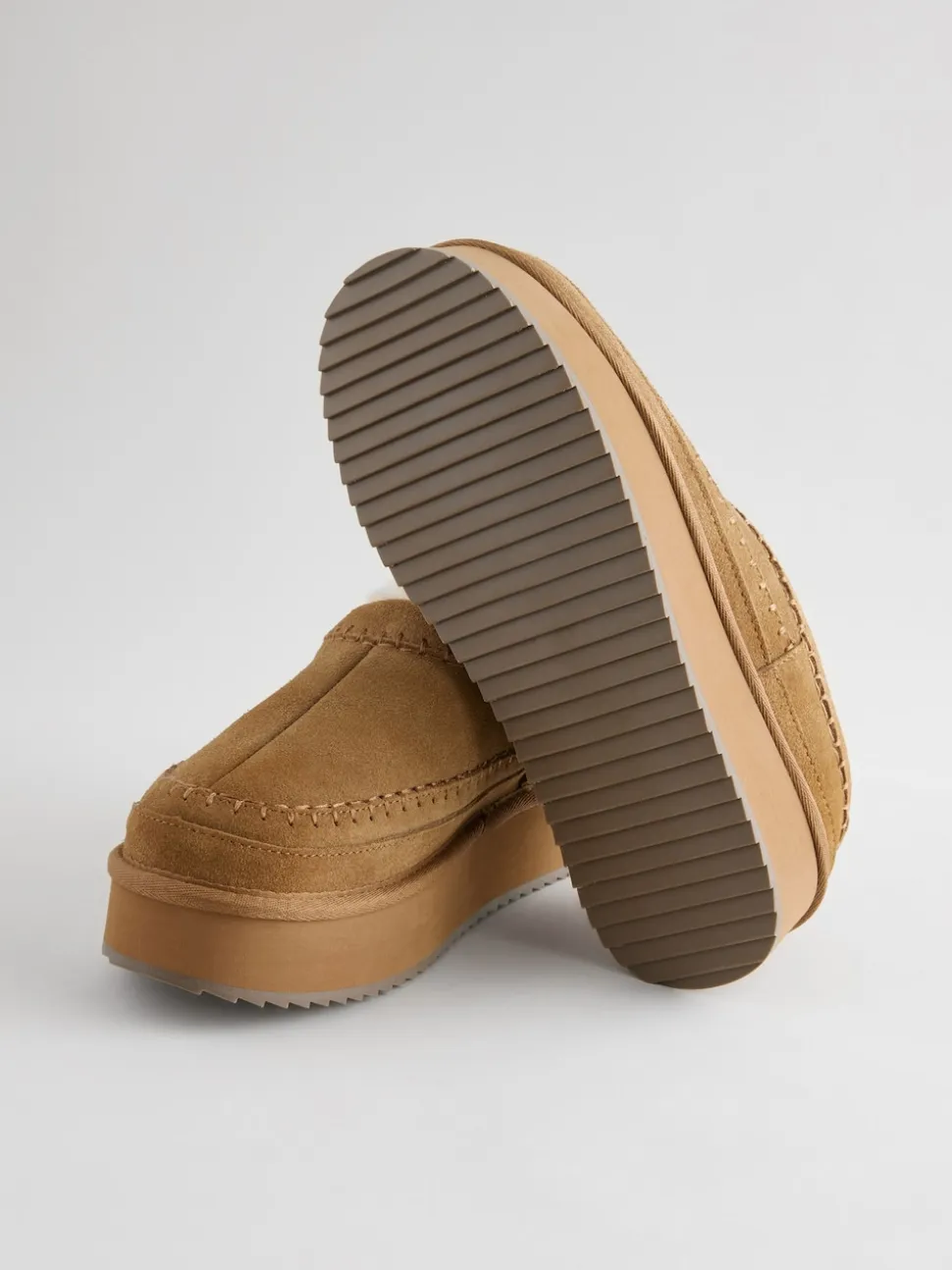 Marron noisette - Chaussures à enfiler douillettes en cuir doublées de Borg