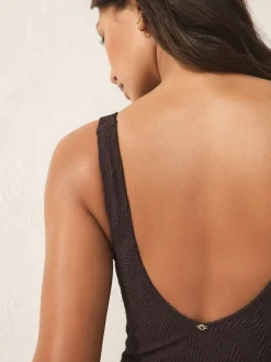 Marron texturé - Maillot de bain gainant à encolure dégagée