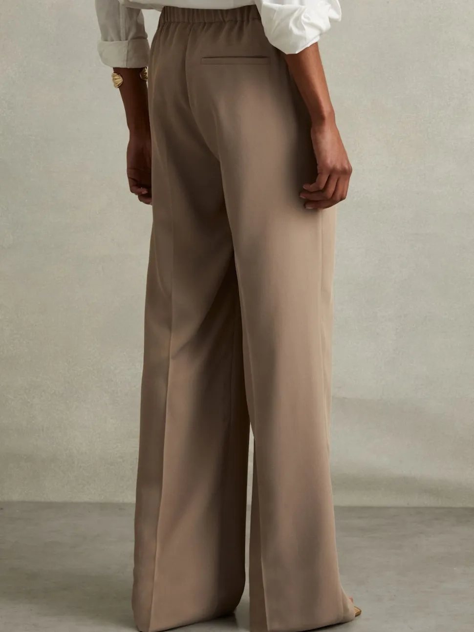 Mink neutre - Reiss Pantalon en sergé Eden à taille élastiquée Ample
