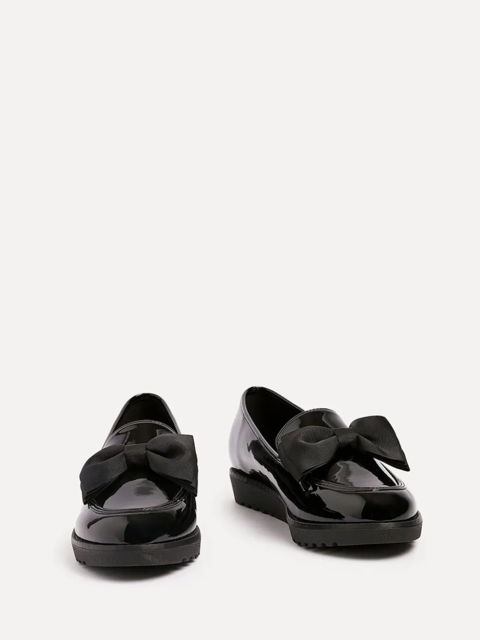 Mocassins Linzi Violetta classiques à enfiler coupe large avec nœud en tissu