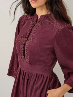 Monsoon Jimena Robe mi-longue en velours côtelé brodé