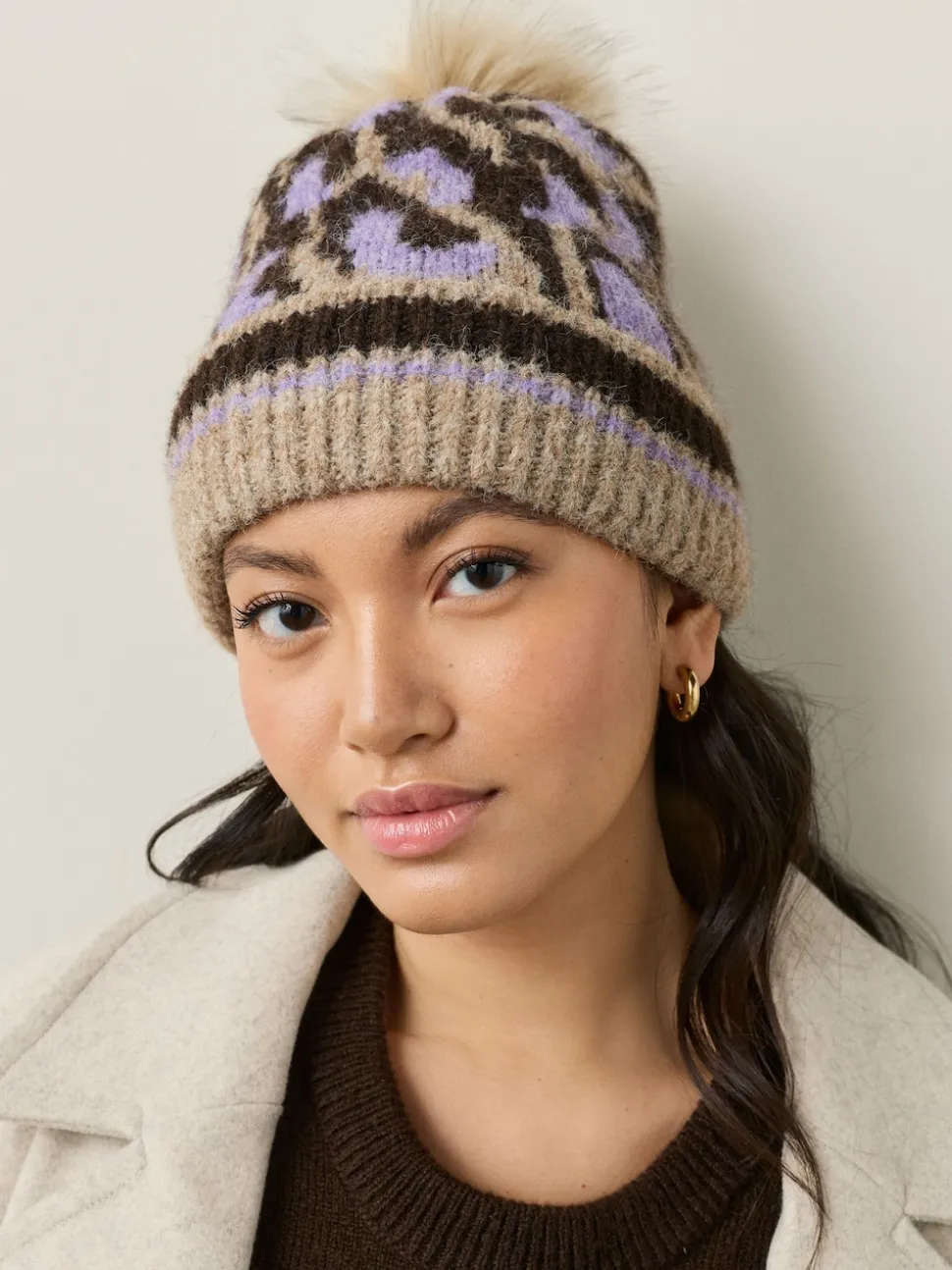 Motif animal lilas - Chapeau de Pom tricoté