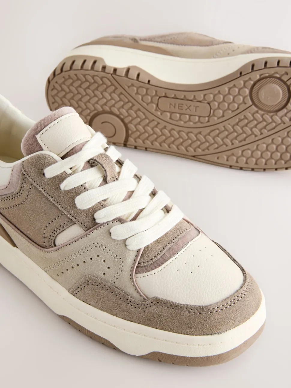 neutre - Baskets épaisses à lacets avec empiècements Forever Comfort®