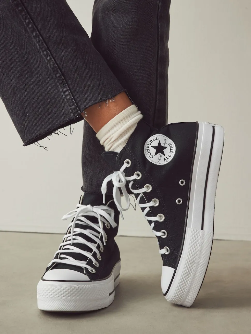 Noir - Baskets montante Converse pâle à plateformes élévatrices