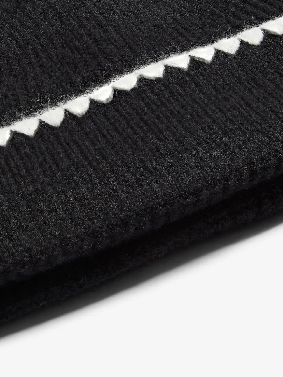 Noir - Bonnet Lipsy bordé de coutures