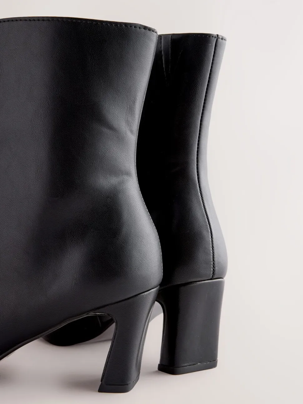Noir - Bottines à talons Forever Comfort® avec bout ciselé