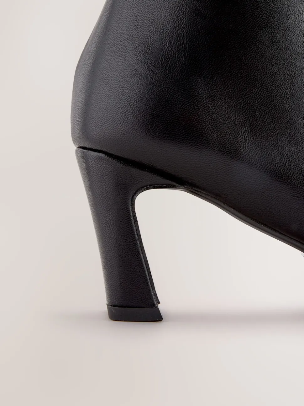 Noir - Bottines à talons Forever Comfort® avec bout ciselé