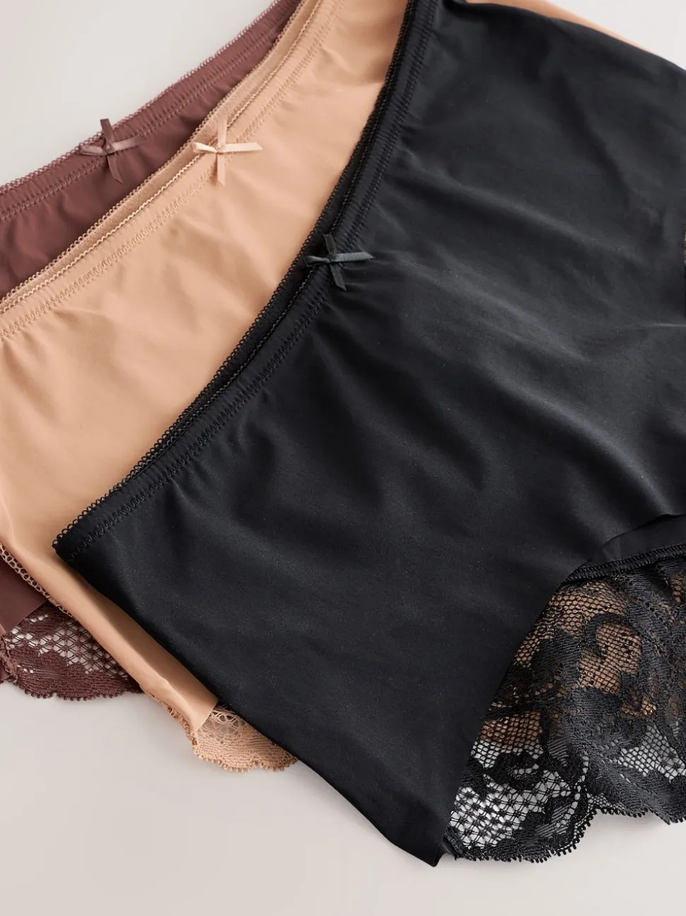 Noir / Caramel Nude / Chocolat Nude - No VPL Lace Back Briefs 3 Pack