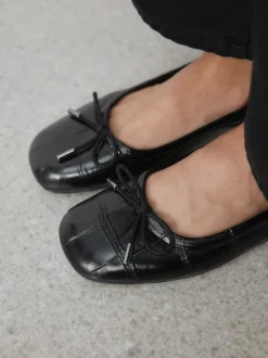 Noir - Chaussures plates Forever Comfort® à bout carré avec nœud