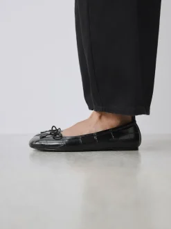 Noir - Chaussures plates Forever Comfort® à bout carré avec nœud