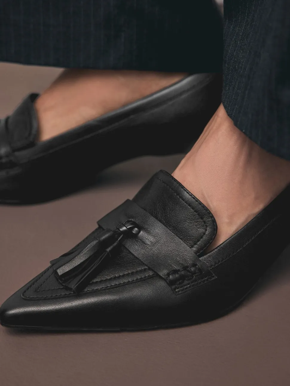 Noir - Cuir haut de gamme avec mocassins à talons à glands Motionflex à bout pointu