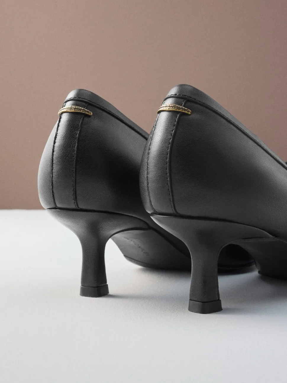 Noir - Cuir haut de gamme avec mocassins à talons à glands Motionflex à bout pointu