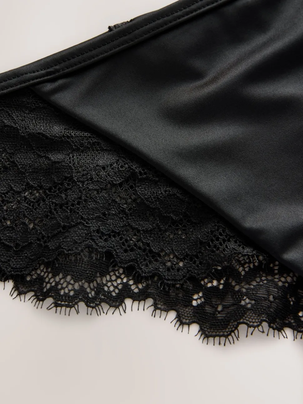 Noir - Culotte en dentelle à dos nœud