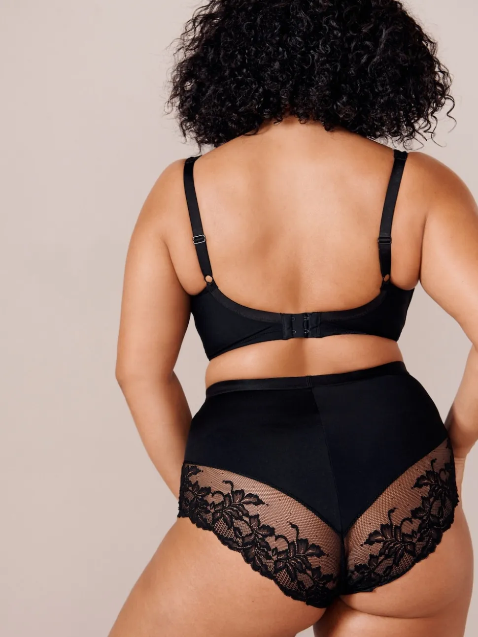Noir - DK Ultimate Comfort Cup Soutien-gorge à bretelles rembourrées sans armatures avec soutien latéral