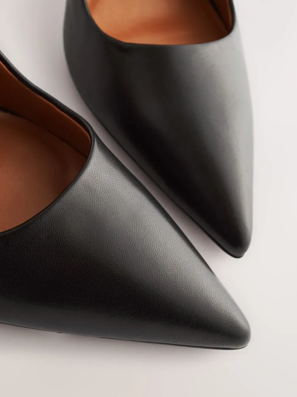 Noir - Escarpins en cuir à bout pointu