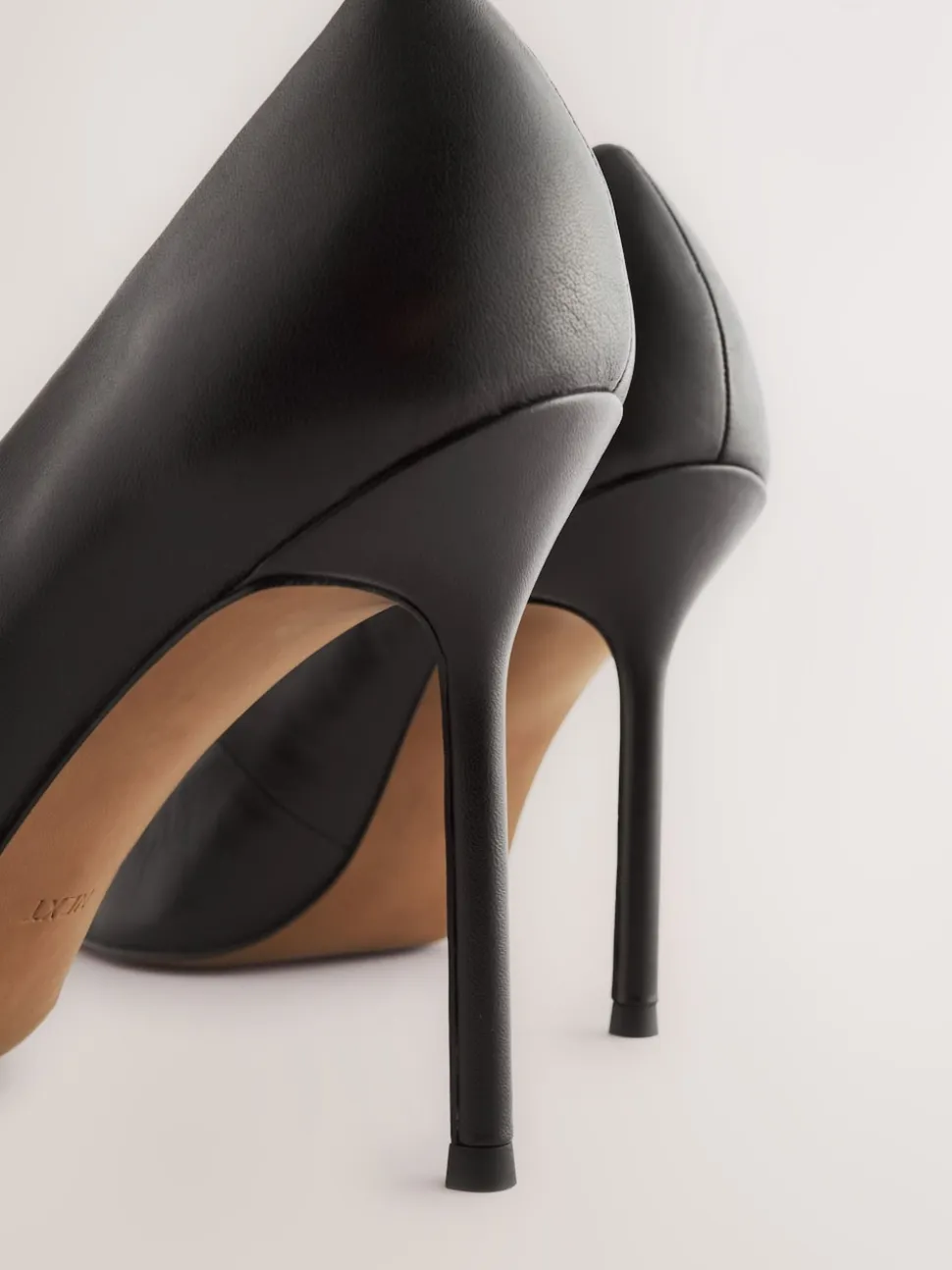 Noir - Escarpins en cuir à bout pointu