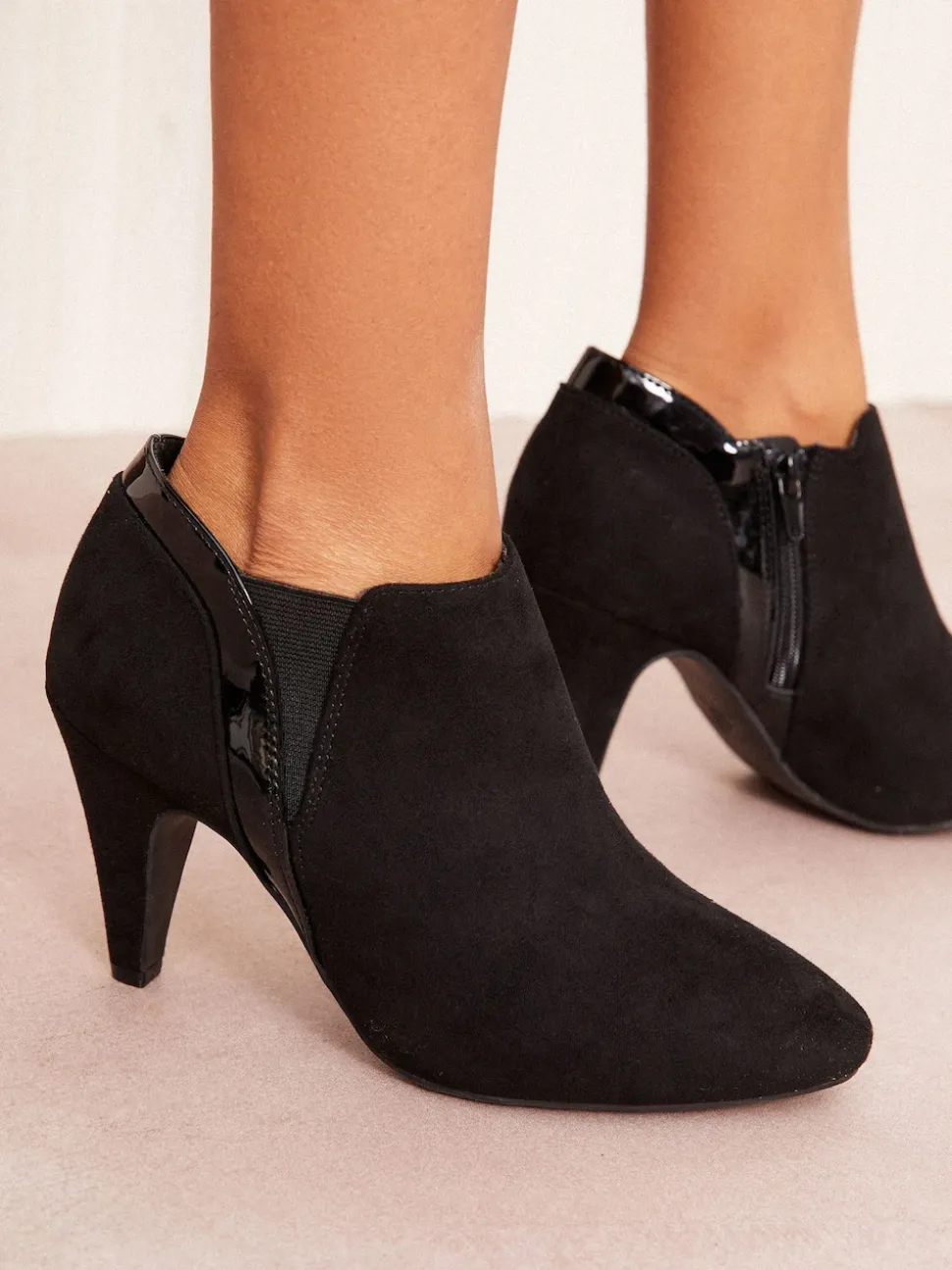 Noir - Friends Like These bottines en matériaux à talons mi-hauts
