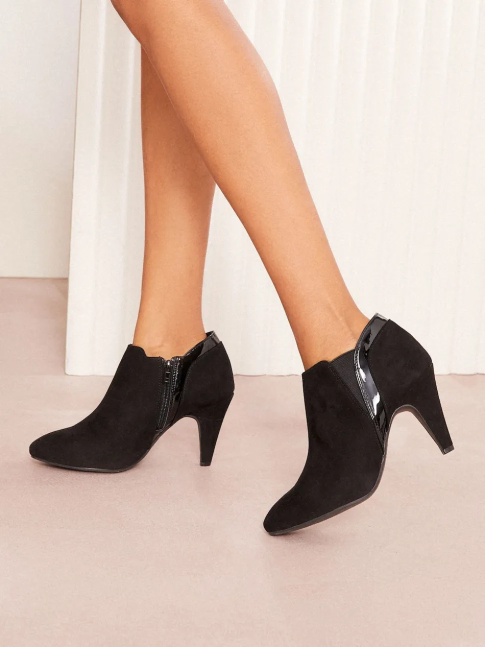 Noir - Friends Like These bottines en matériaux à talons mi-hauts