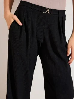 Noir - Friends Like These Pantalons à jambe large en jersey effet froissé avec boucle sur le devant