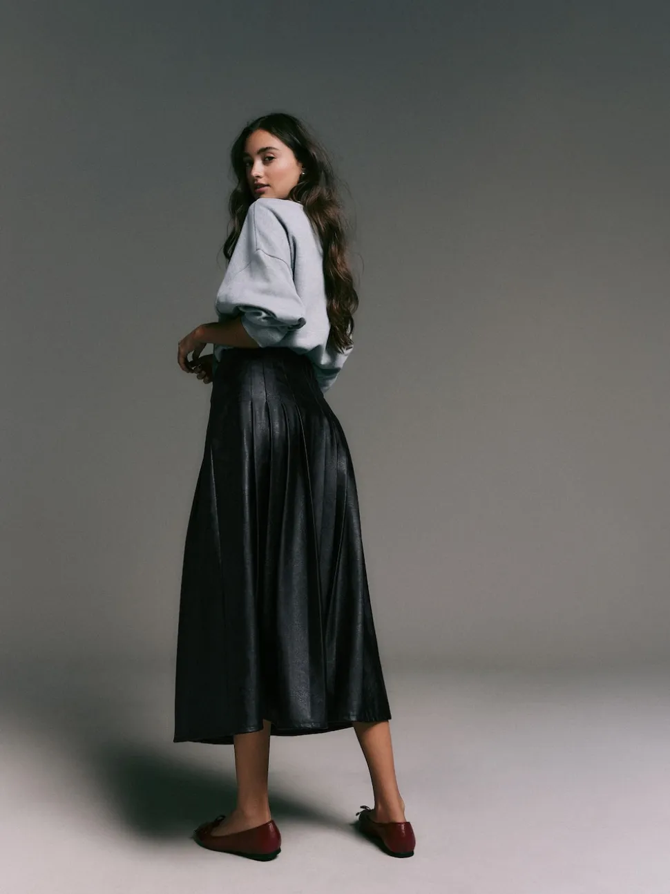 Noir - Jupe kilt mi-longue en similicuir