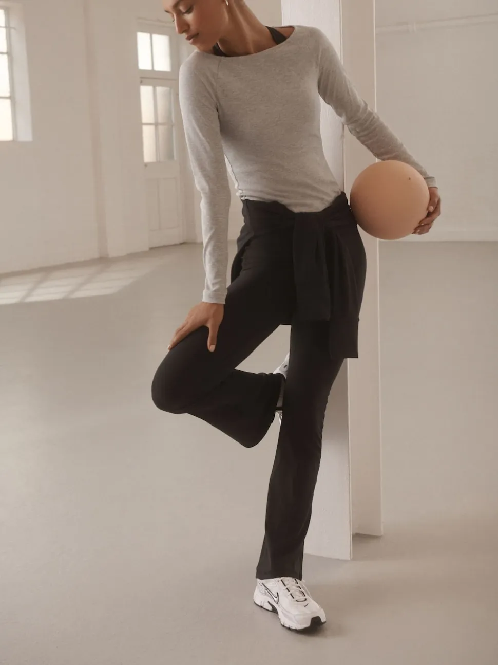 Noir - Leggings évasés Active Balance enveloppants sur le devant