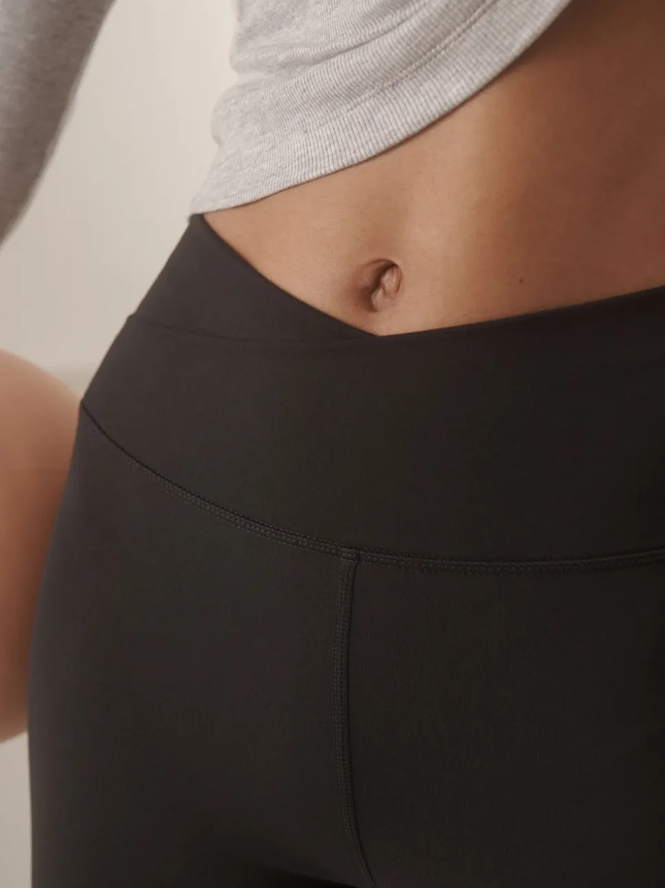 Noir - Leggings évasés Active Balance enveloppants sur le devant