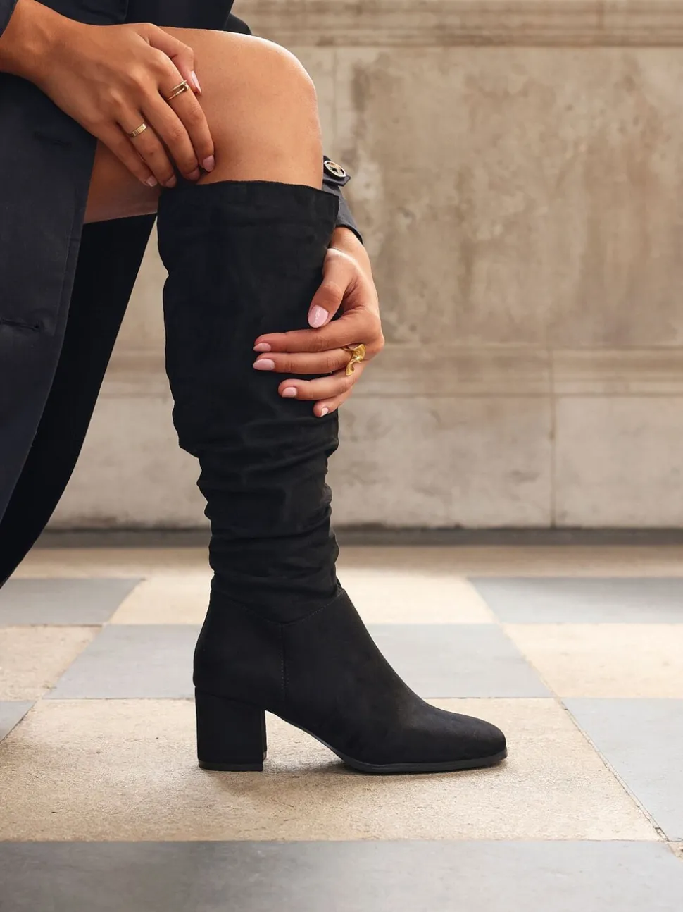 Noir - Linzi Bottes au genou en faux daim à bout carré et talon carré