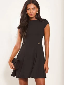 Noir - Lipsy Mini robe patineuse à boutons sur le côté