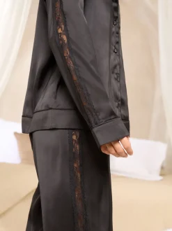 Noir - Lipsy pyjama à manches longues Satin avec détails en dentelle