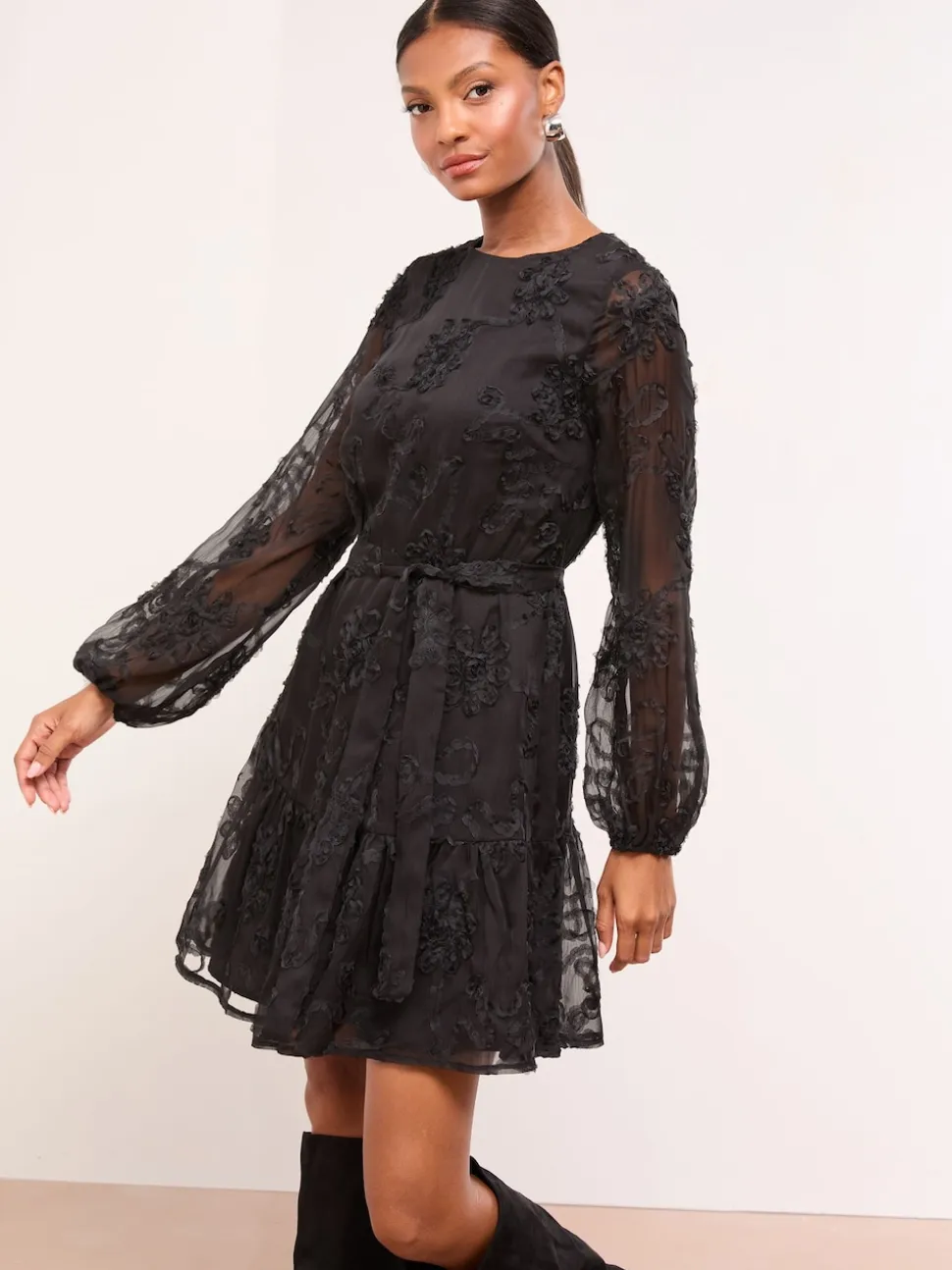 Noir - Lipsy robe courte manches longues en dentelle 3D