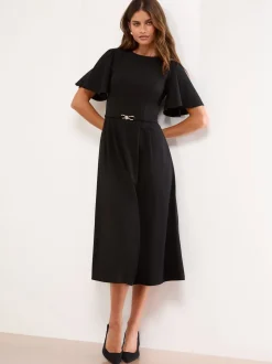 Noir - Lipsy Robe mi-longue évasée à Manches courtes à Col rond avec ceinture Or
