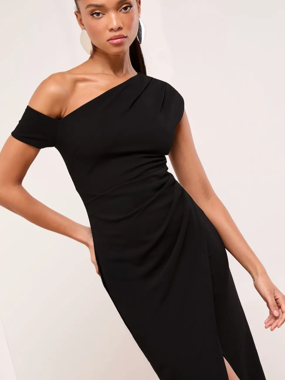 Noir - Lipsy Robe mi-longue à taille froncée et à épaules découvertes