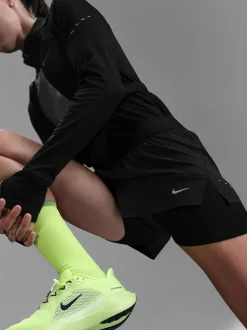 Noir - Nike Shorts de course Swift Dri-FIT Milieu 2à1