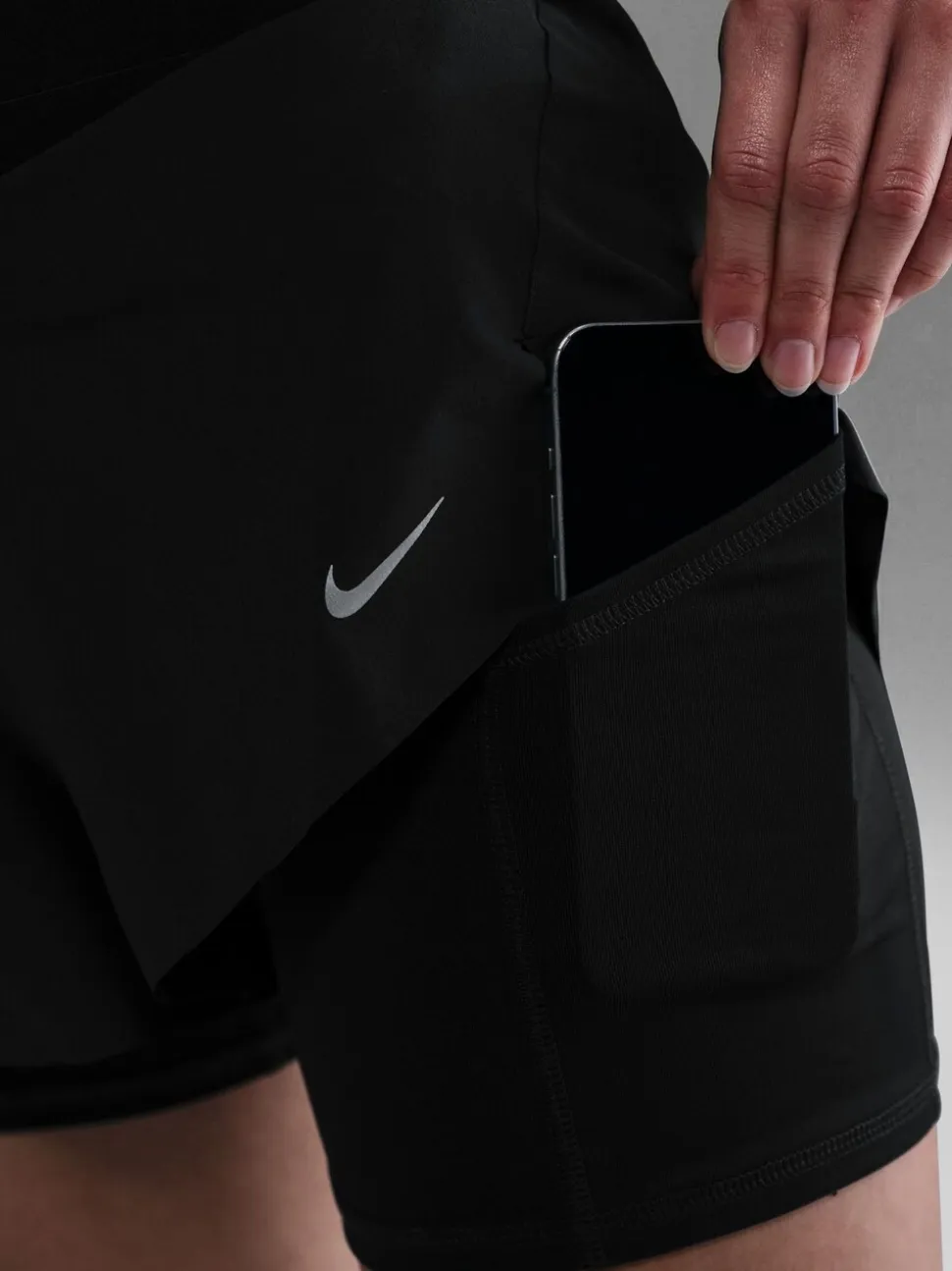 Noir - Nike Shorts de course Swift Dri-FIT Milieu 2à1