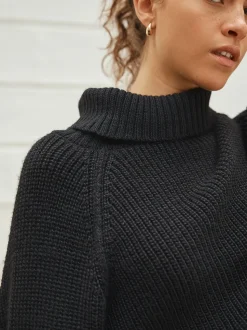 Noir - Poncho en maille côtelée à col roulé