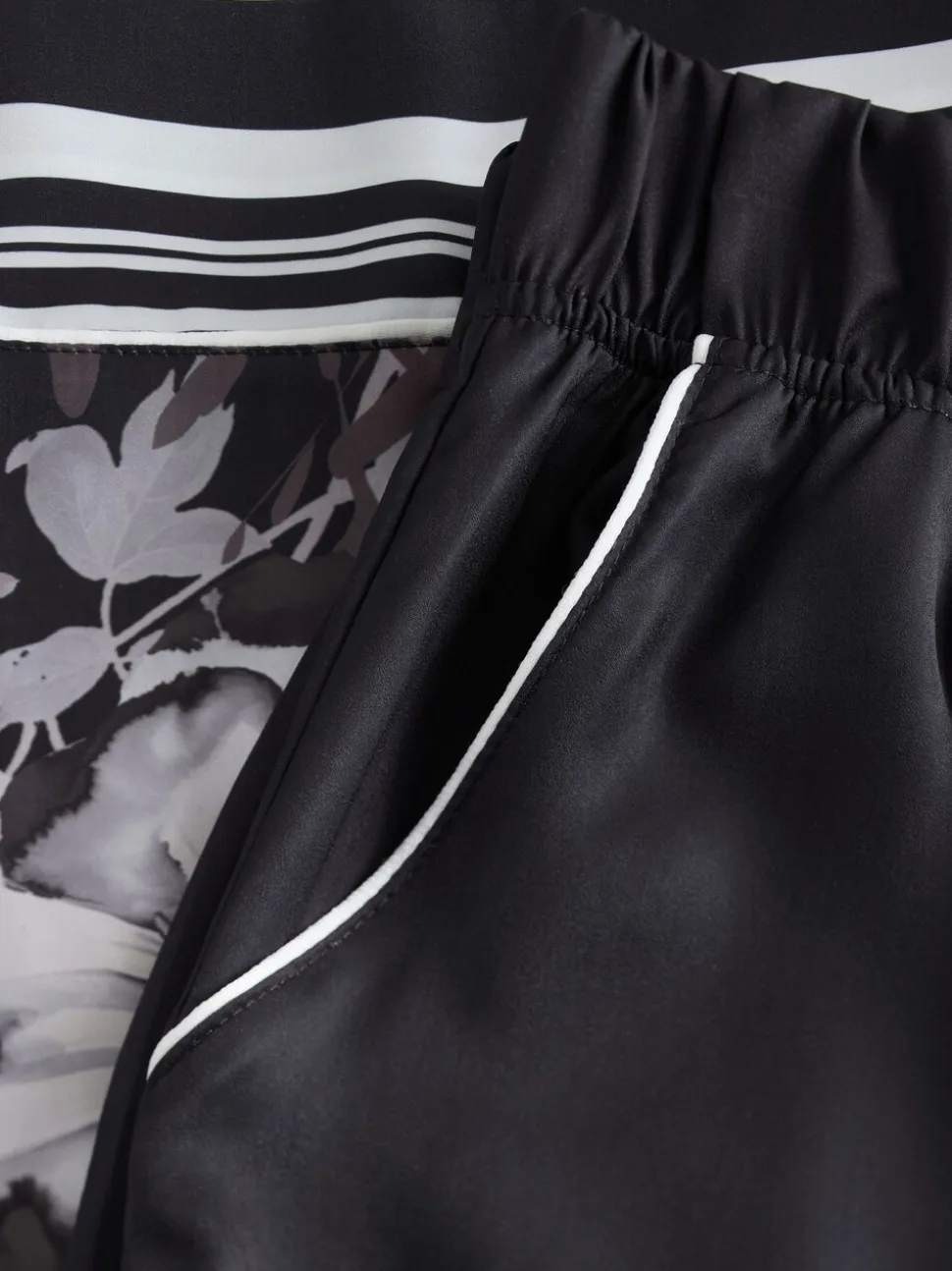 Noir - Pyjama boutonné B by Ted Baker en satin