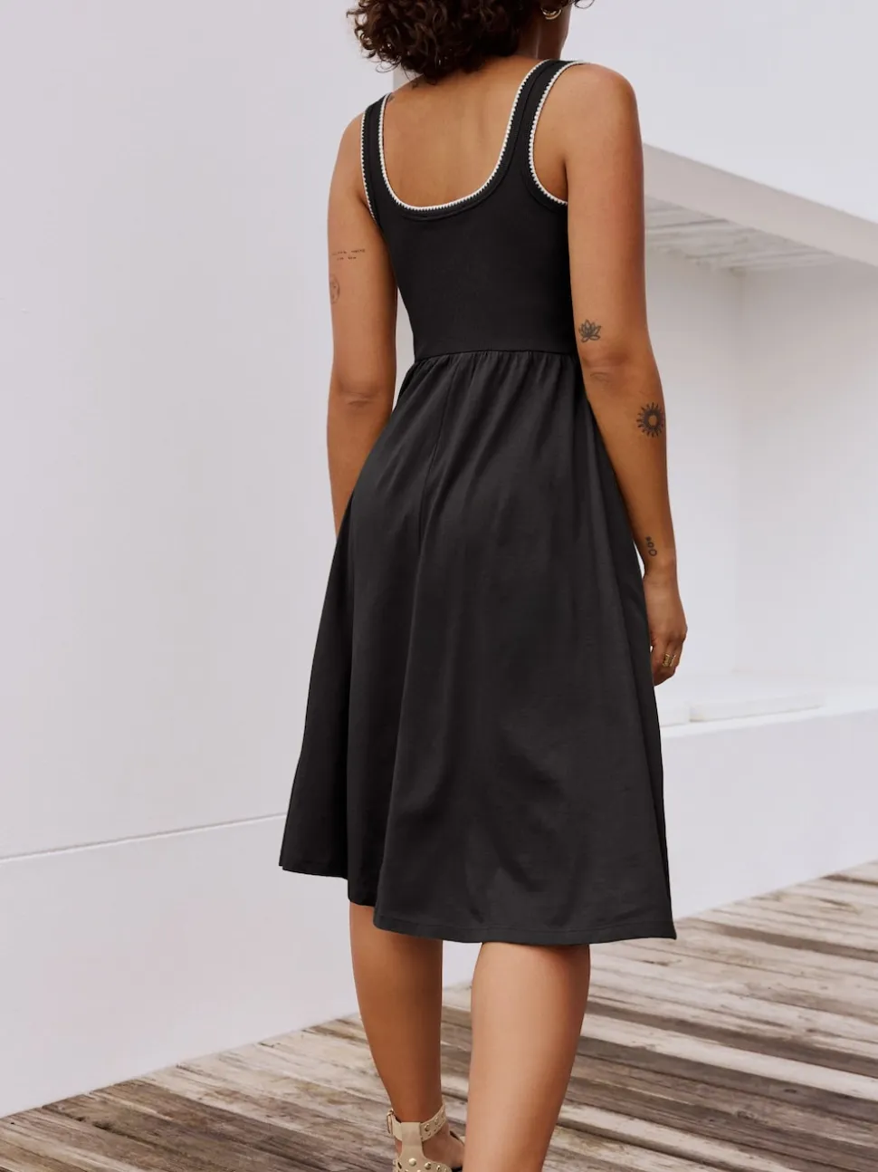 Noir - Robe d’été mi-longue en jersey