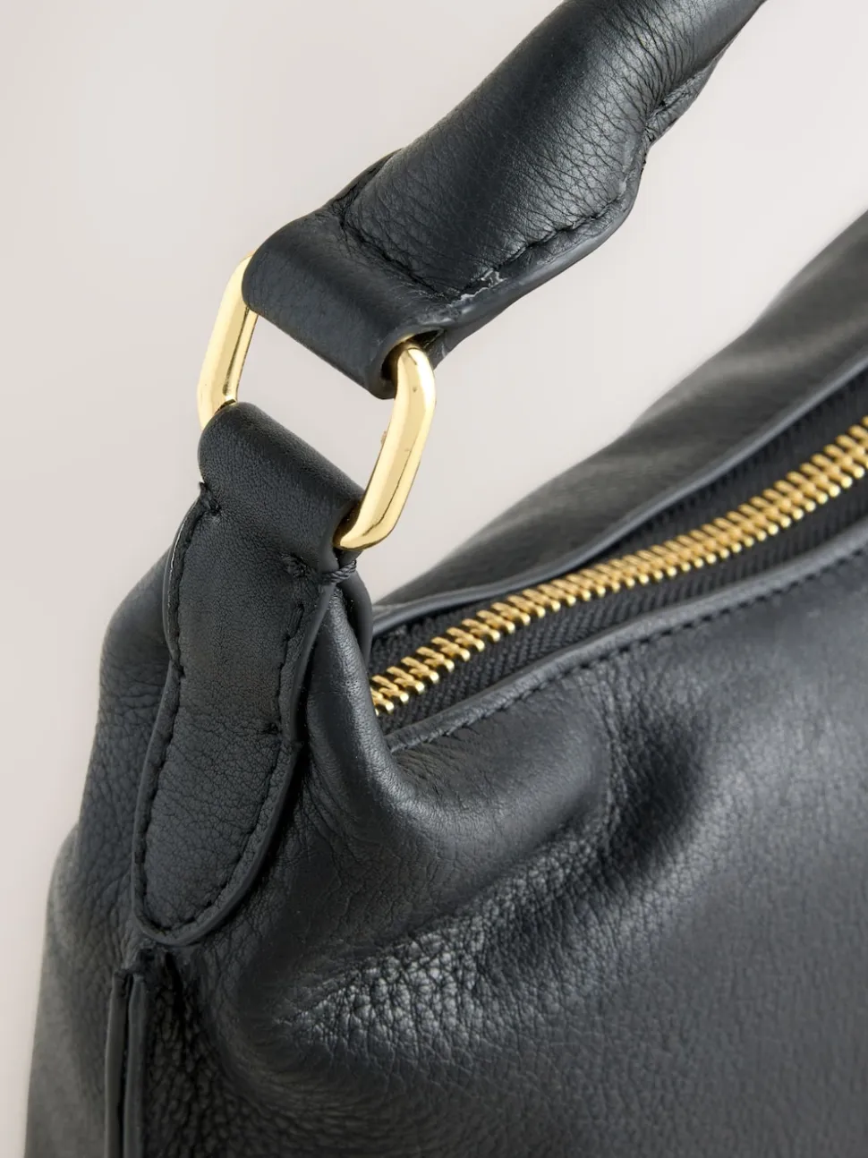 Noir - Sac à main fendu en cuir