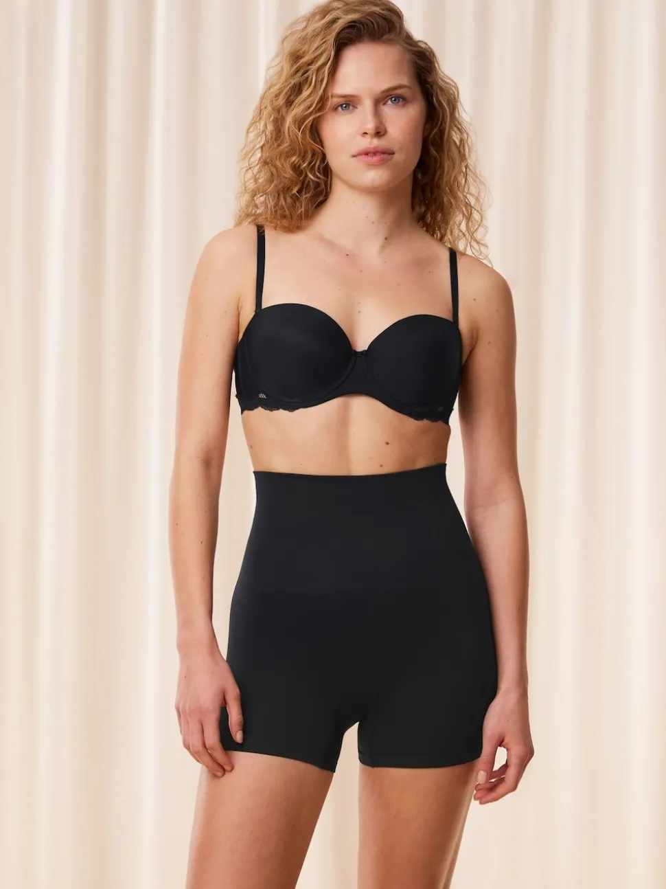 Noir - Slip bandeau Triumph Soft Sculpt