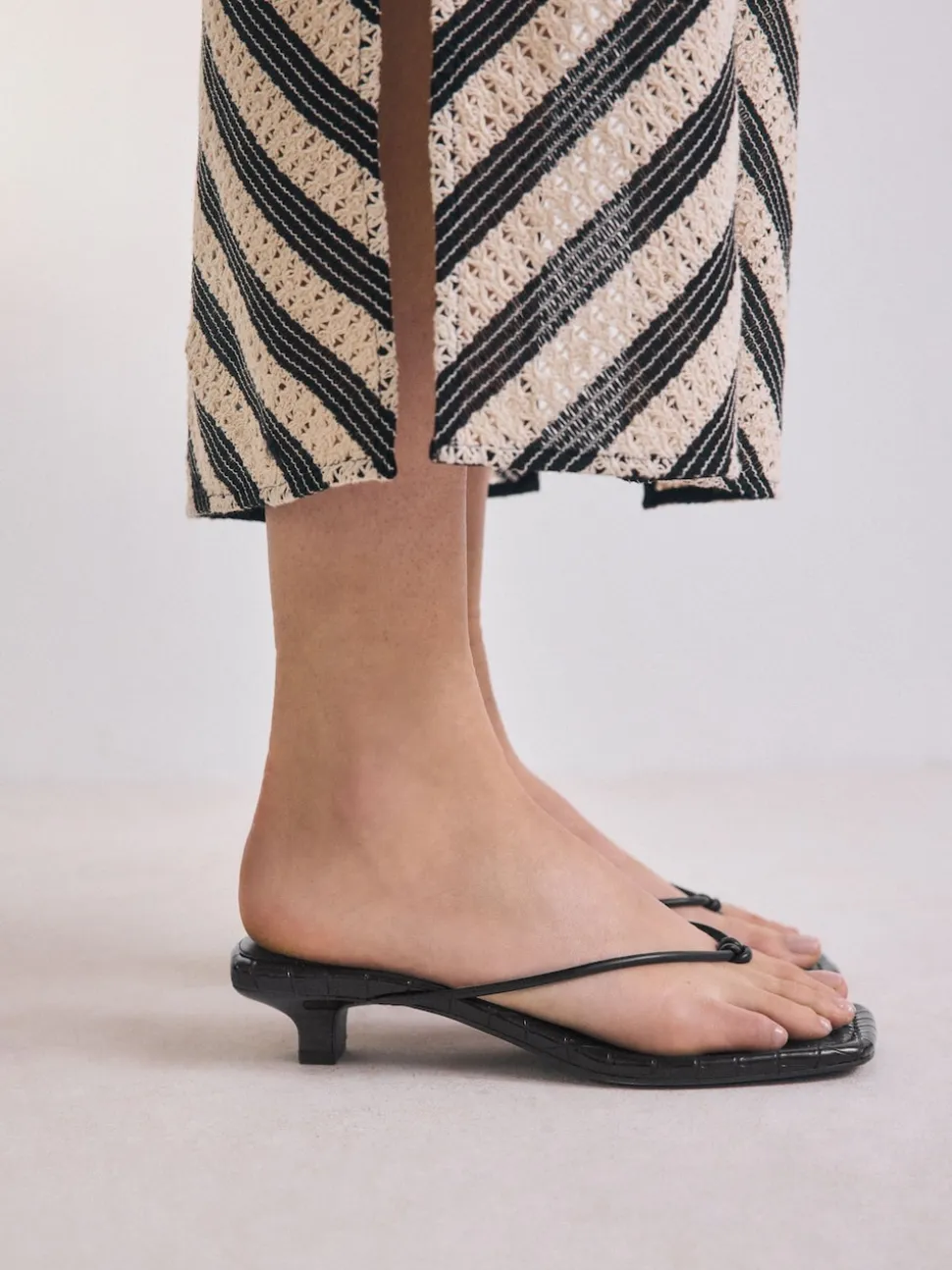 Noir - Talons bas à bout carré