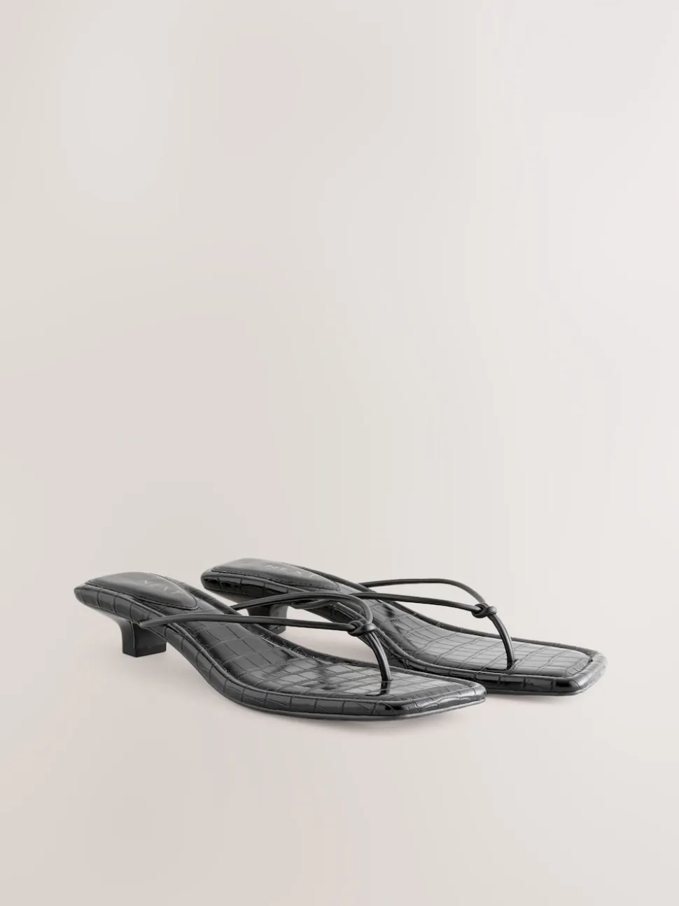 Noir - Talons bas à bout carré