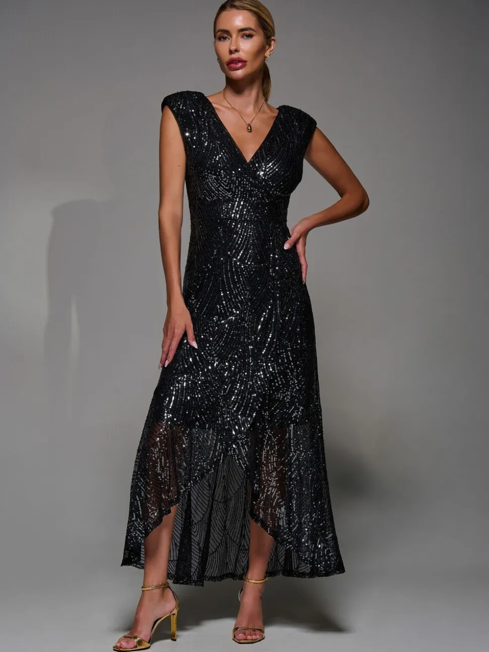 Noir chrome - Robe longue Jolie Moi à sequins et ourlet asymétrique à volants