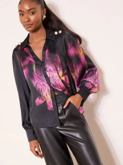 Noir rose imprimé floral - Lipsy chemise militaire en satin à boutons