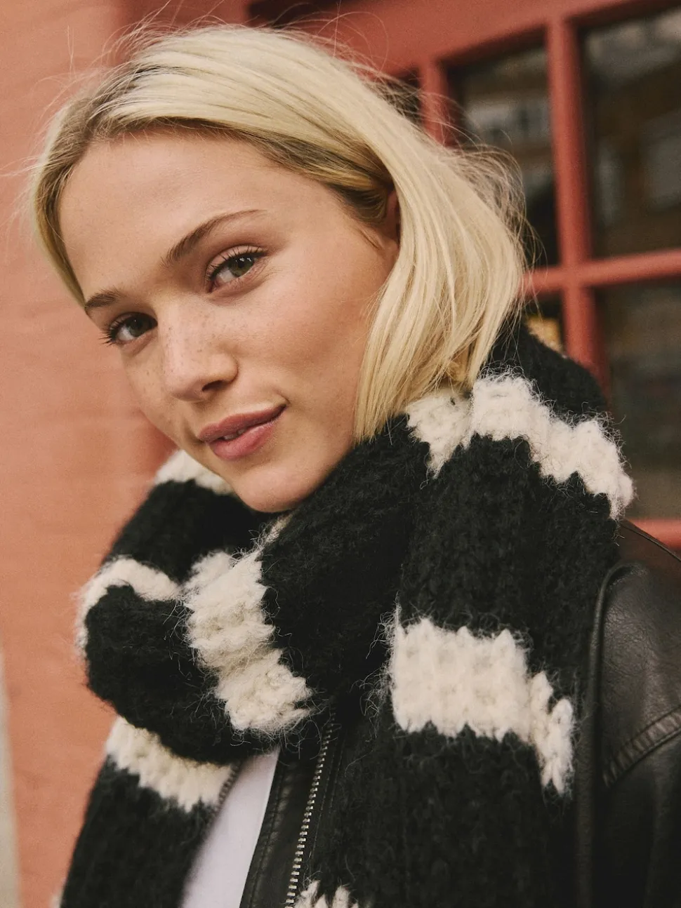 Noir/Blanc - Écharpe rayée en maille de laine Blend