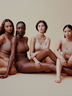 Nude - Chantelle Haut doux et extensible sans coutures Col en V rembourré Raccourci