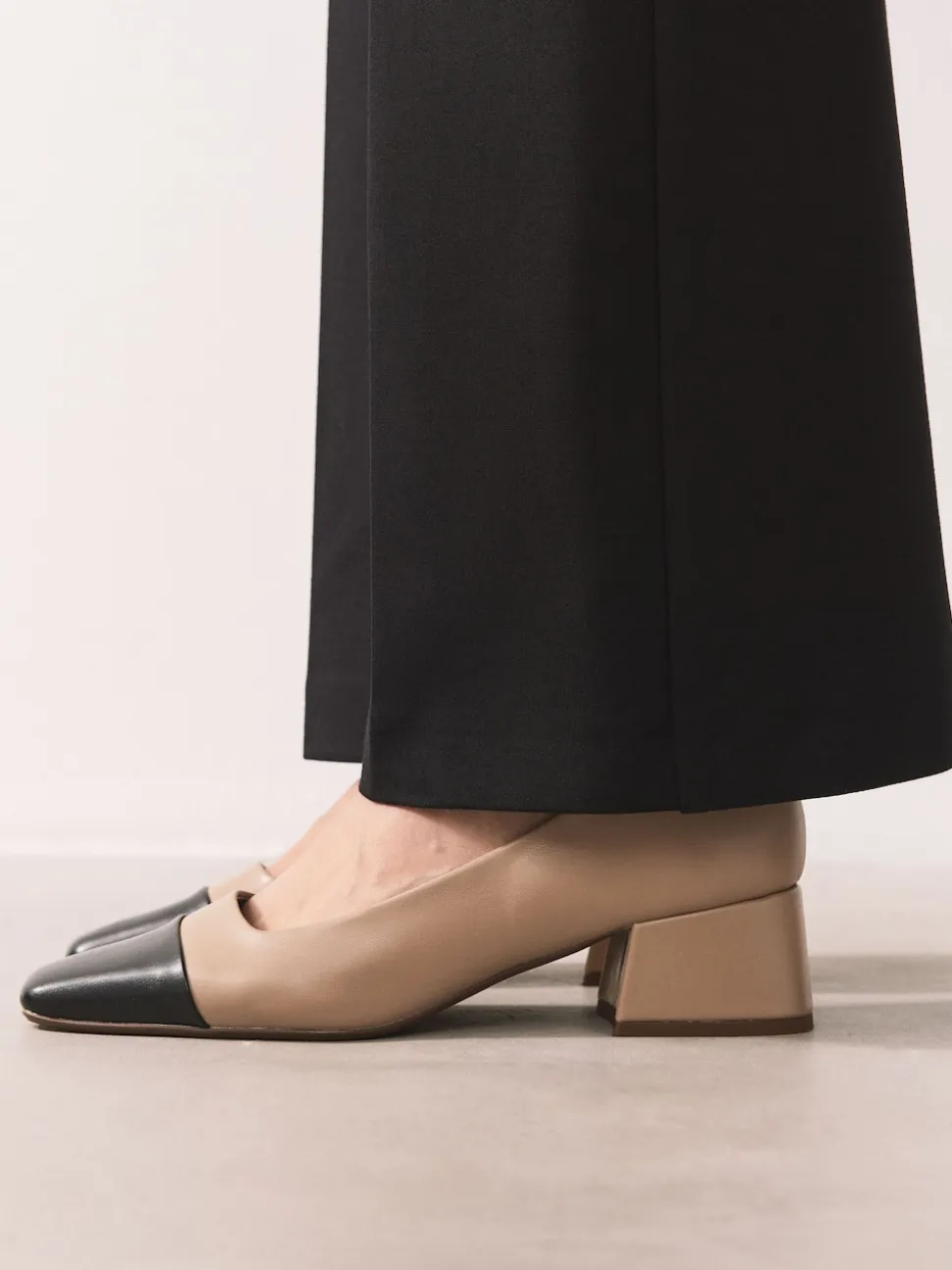 Nude - Chaussures à talons bas Forever Comfort® Toe Cap